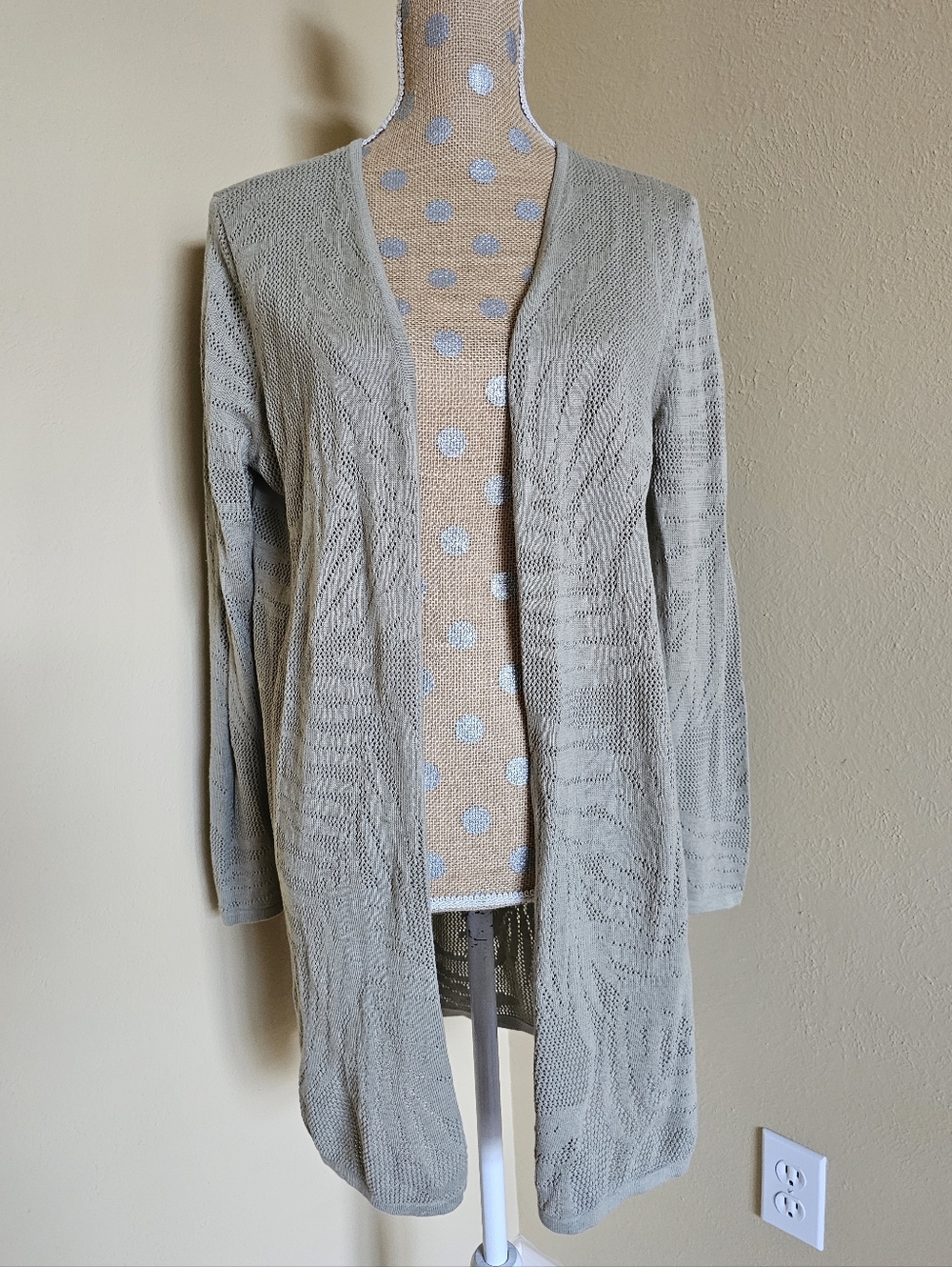 Laura Ashley Lightweight Sage Green Cardigan Leaf Knit Petite Large Travel
